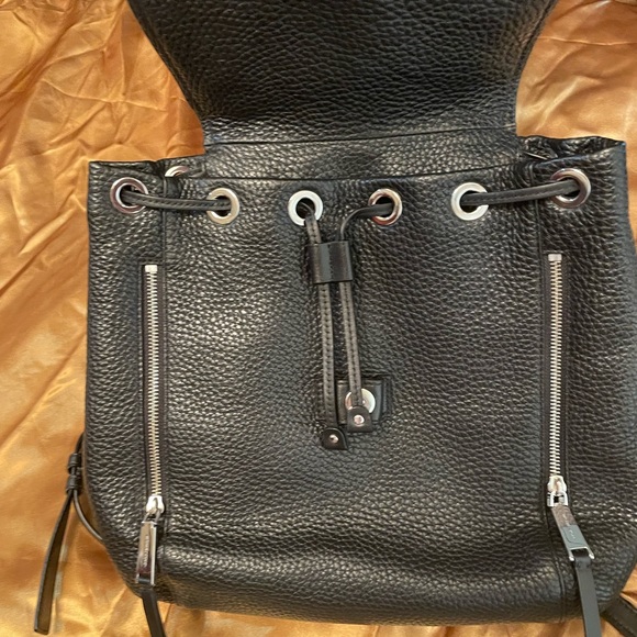 💜Like new Michael Kors backpack 💜 - Picture 7 of 9